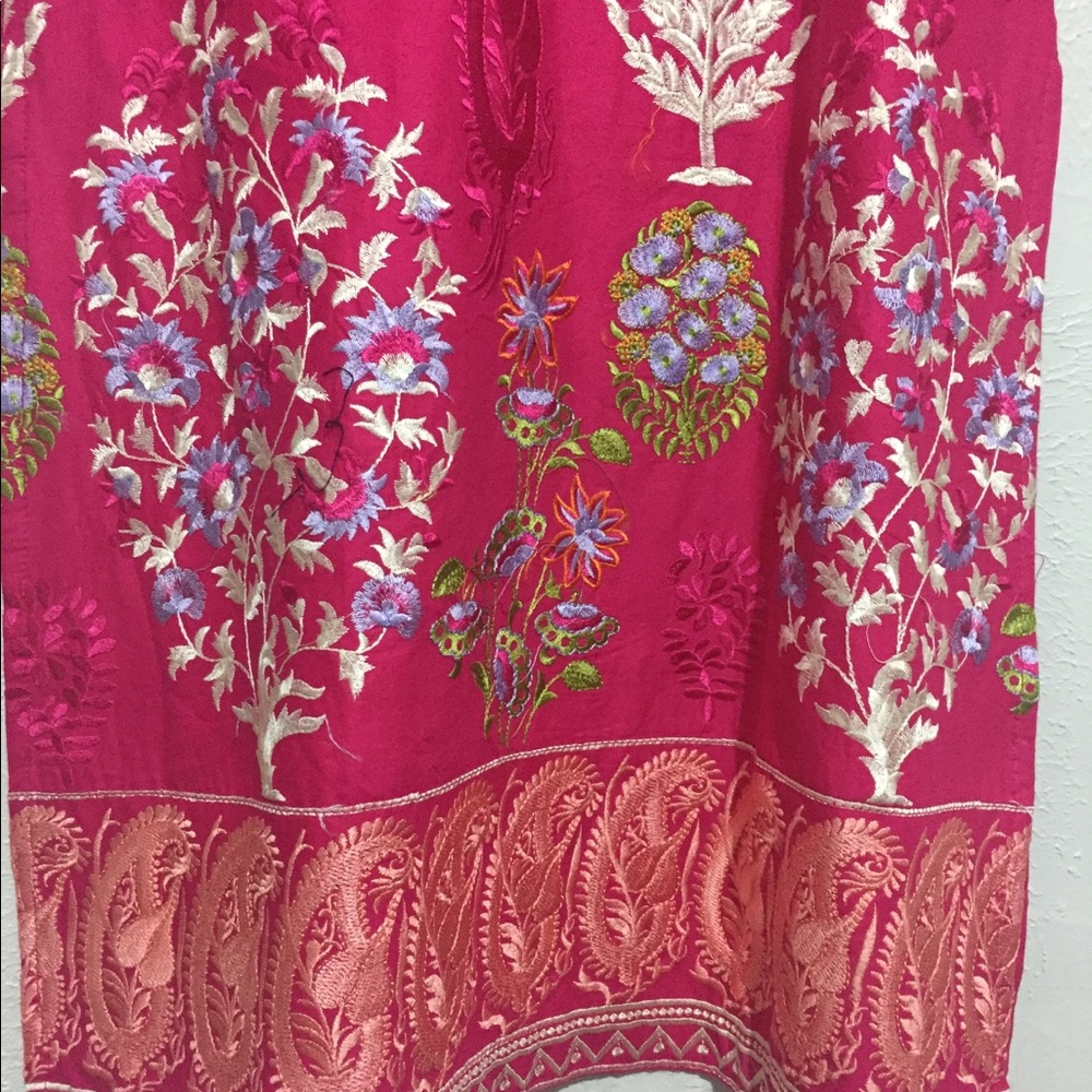 Embroidered Kurta View 3